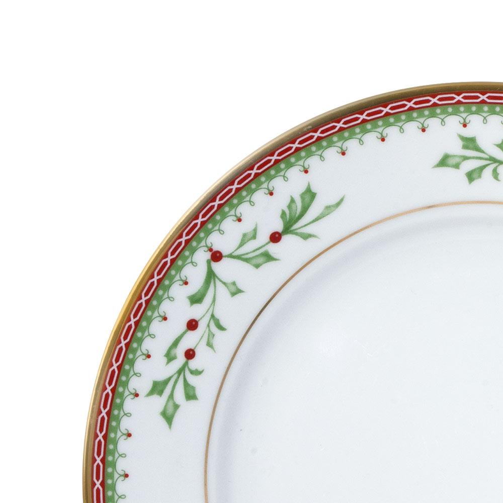 Close-up of holly leaf motif along the plate edge with green borders and red berries